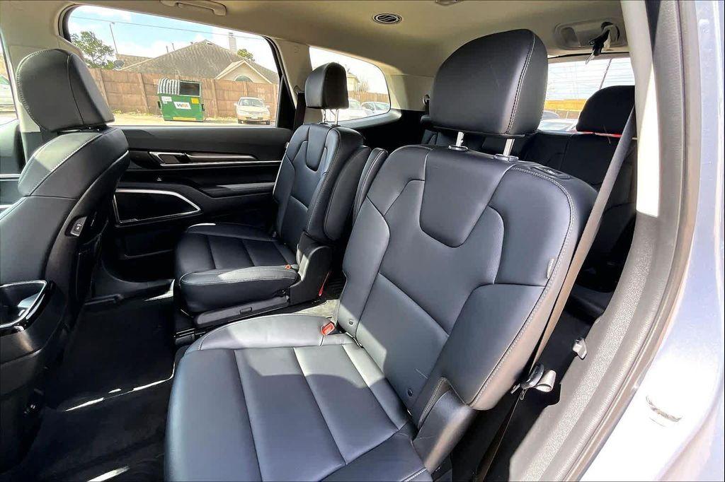 used 2025 Kia Telluride car, priced at $37,200