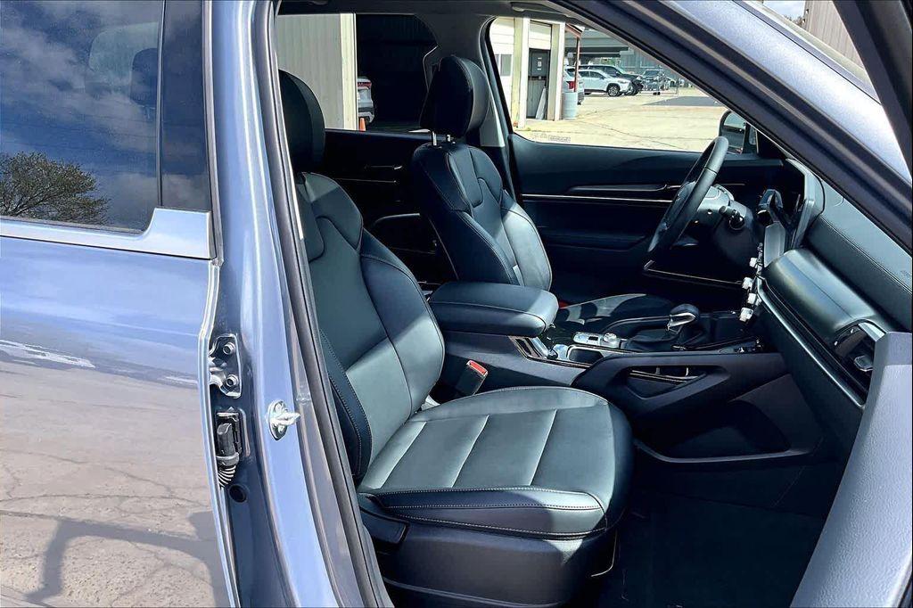 used 2025 Kia Telluride car, priced at $37,200