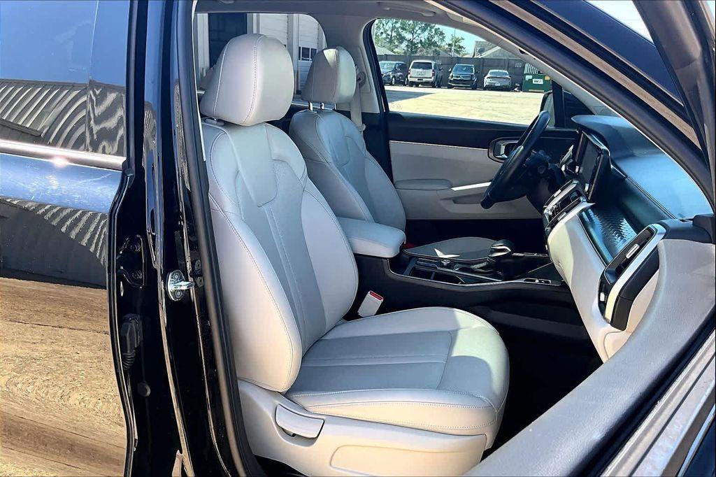 used 2023 Kia Sorento car, priced at $25,300