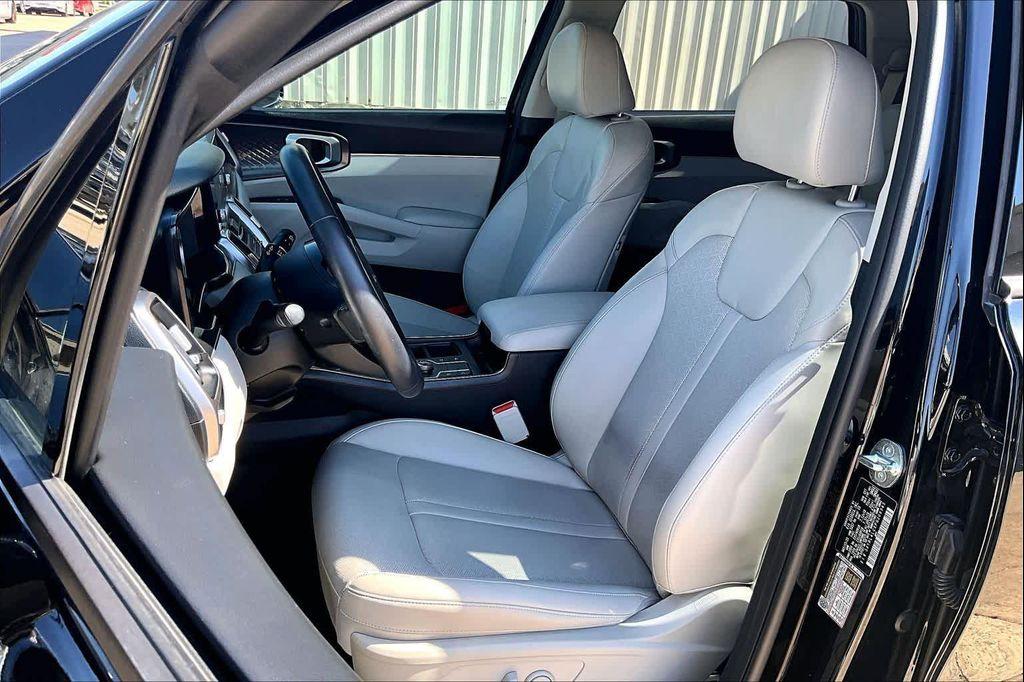 used 2023 Kia Sorento car, priced at $25,300