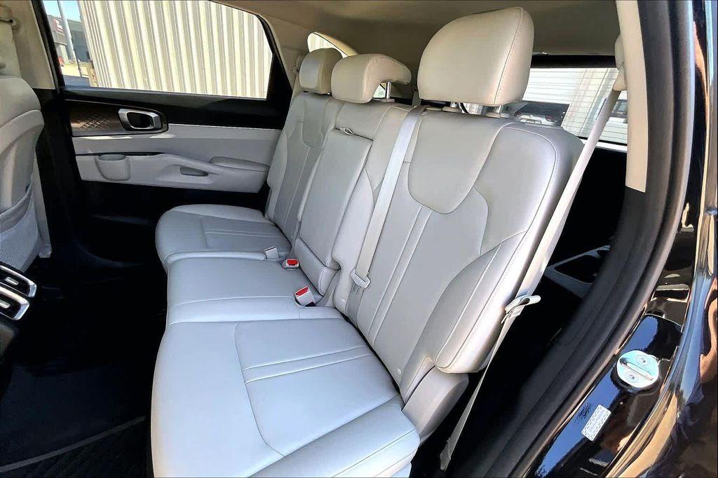 used 2023 Kia Sorento car, priced at $25,300