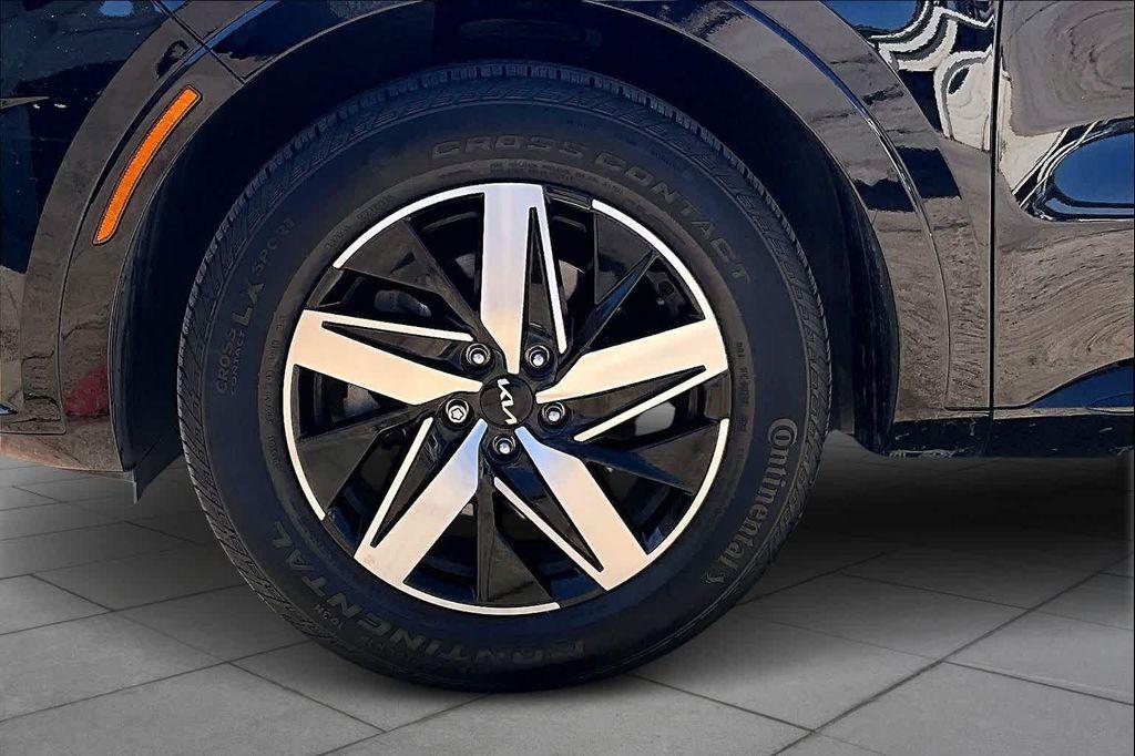 used 2023 Kia Sorento car, priced at $25,300