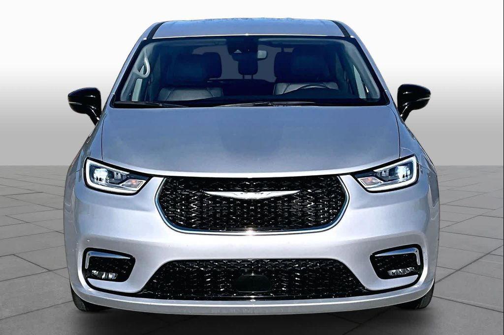 used 2024 Chrysler Pacifica car, priced at $19,825