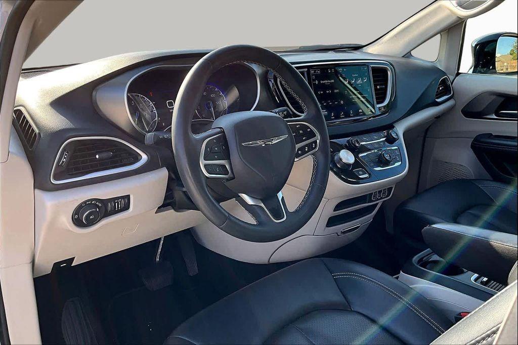 used 2024 Chrysler Pacifica car, priced at $19,825