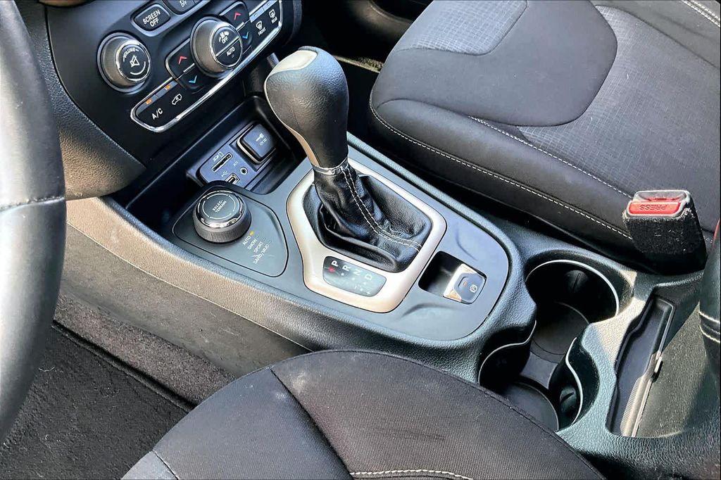 used 2015 Jeep Cherokee car, priced at $10,900