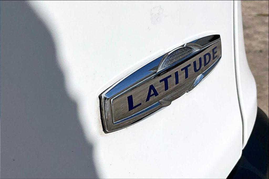 used 2015 Jeep Cherokee car, priced at $10,900