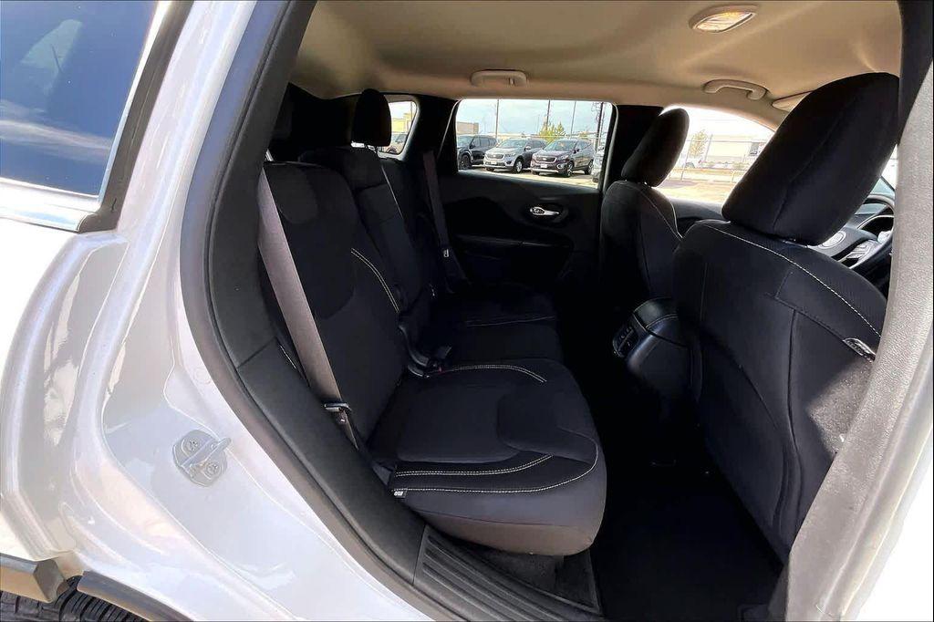 used 2015 Jeep Cherokee car, priced at $10,900