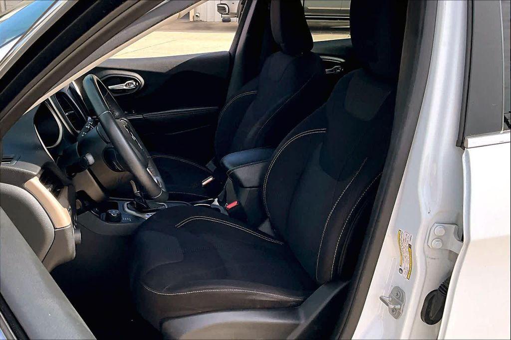 used 2015 Jeep Cherokee car, priced at $10,900