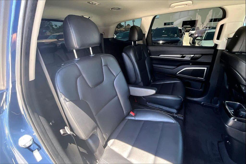 used 2024 Kia Telluride car, priced at $33,125