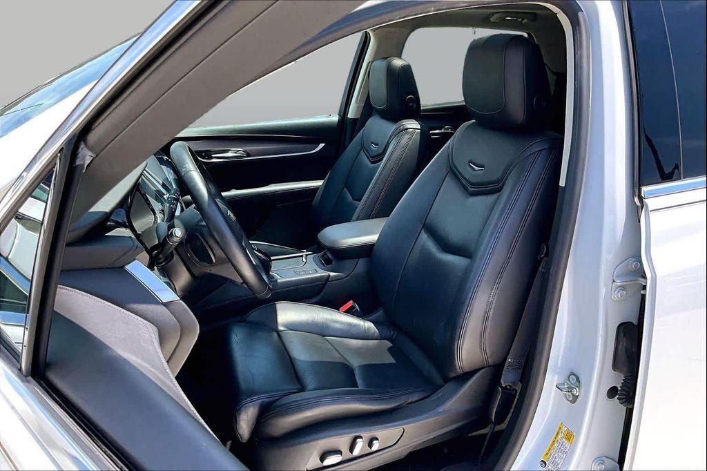 used 2017 Cadillac XT5 car, priced at $15,725