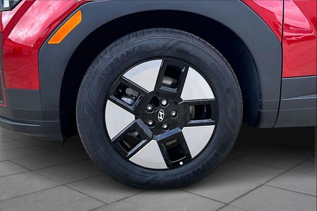 used 2024 Hyundai Santa Fe car, priced at $28,600