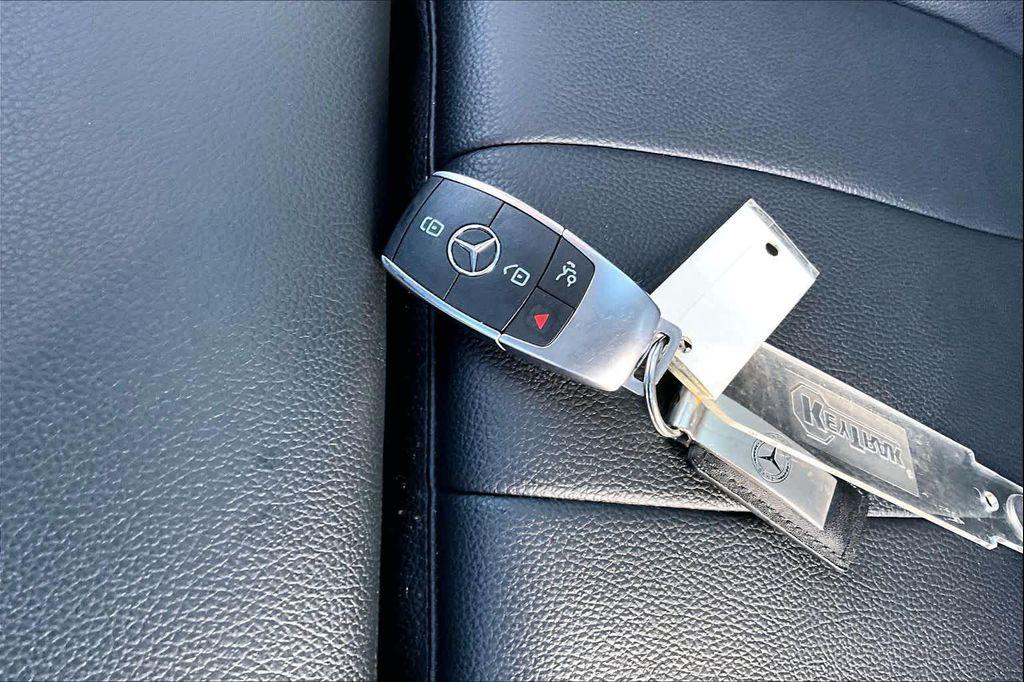 used 2022 Mercedes-Benz GLB 250 car, priced at $21,500