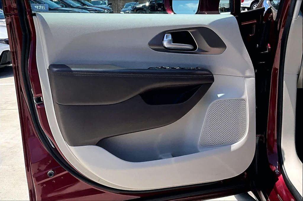 used 2017 Chrysler Pacifica car, priced at $18,825