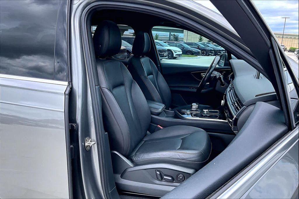 used 2017 Audi Q7 car, priced at $14,025