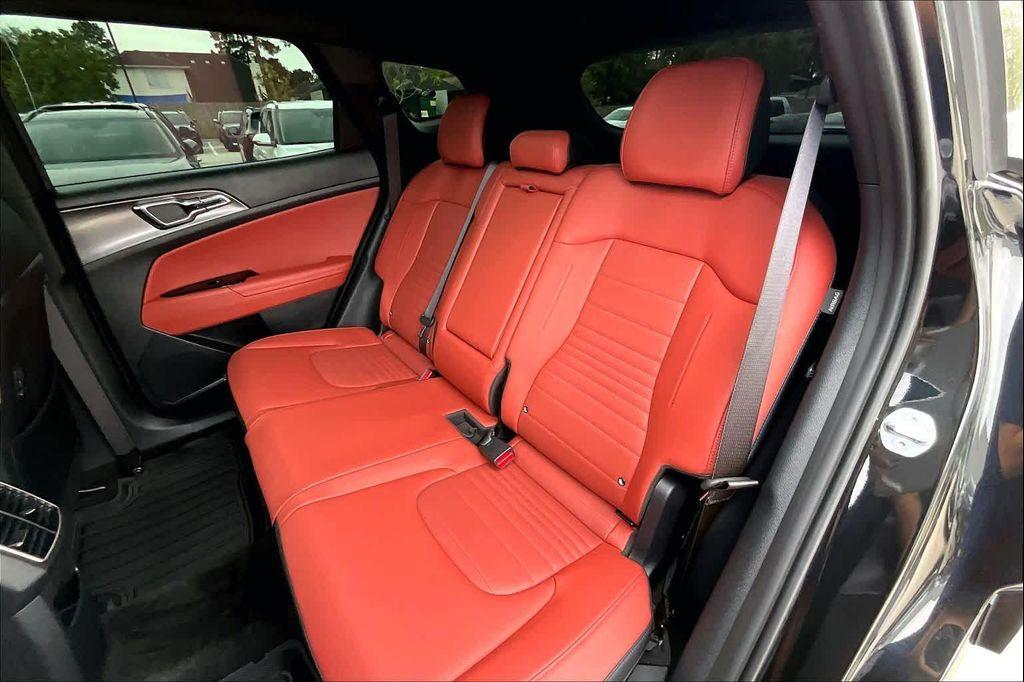 used 2025 Kia Sportage Hybrid car, priced at $35,625