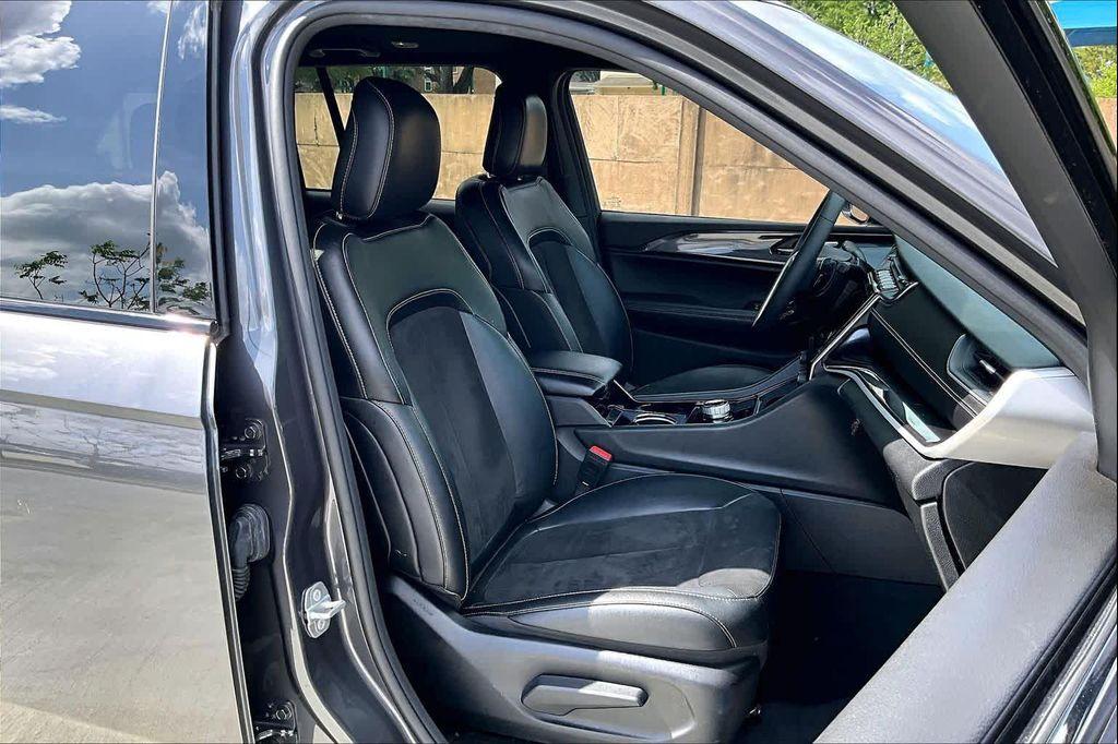 used 2023 Jeep Grand Cherokee car, priced at $29,025