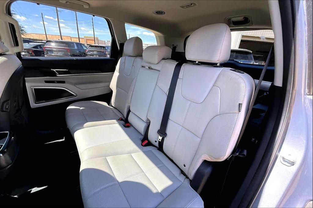 used 2024 Kia Telluride car, priced at $31,225