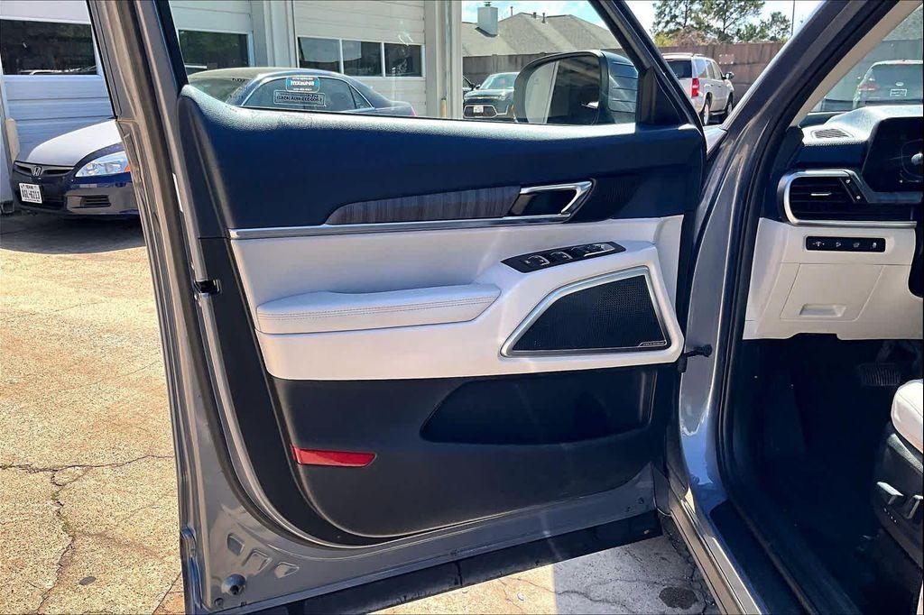 used 2024 Kia Telluride car, priced at $31,225