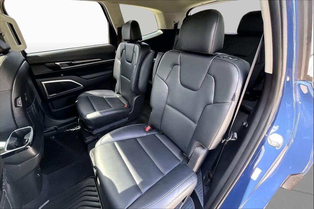 used 2025 Kia Telluride car, priced at $34,025