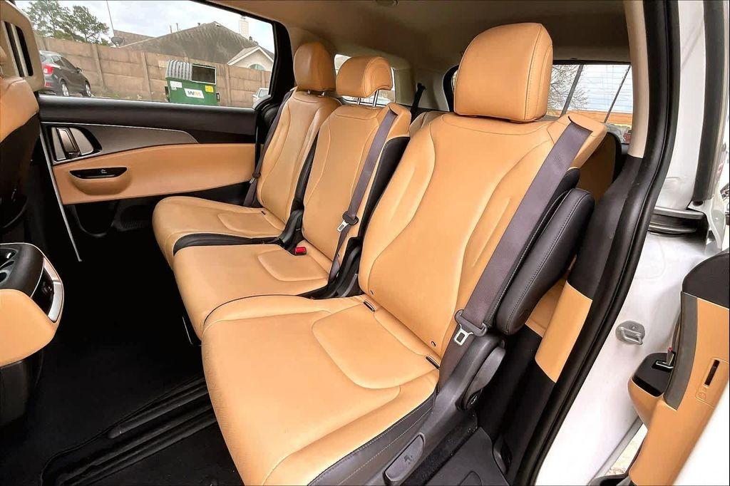 used 2024 Kia Carnival car, priced at $33,789