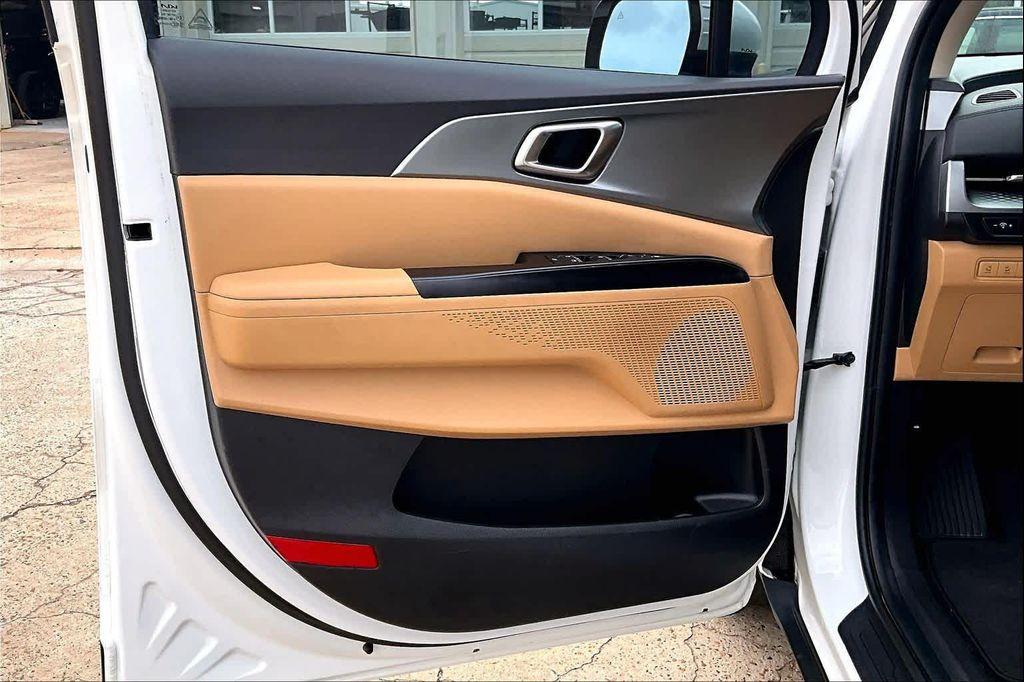 used 2024 Kia Carnival car, priced at $33,789