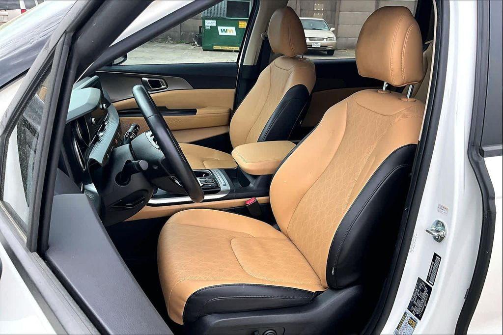 used 2024 Kia Carnival car, priced at $33,789