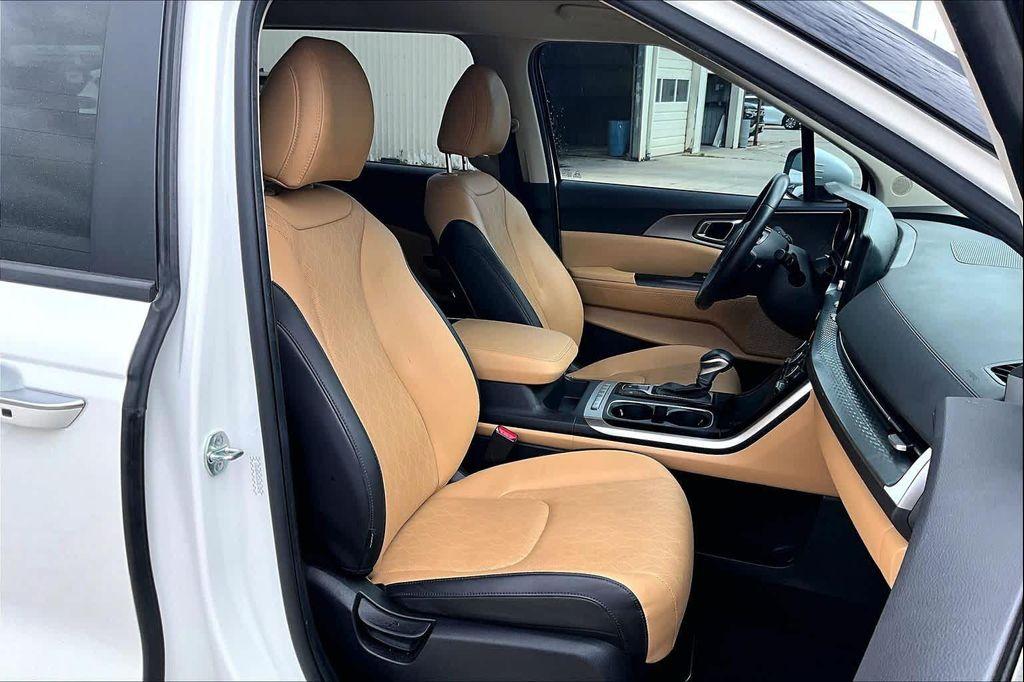 used 2024 Kia Carnival car, priced at $33,789