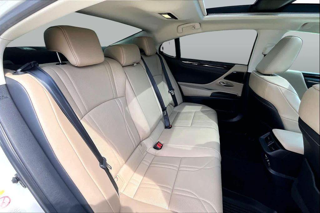 used 2019 Lexus ES 350 car, priced at $32,525