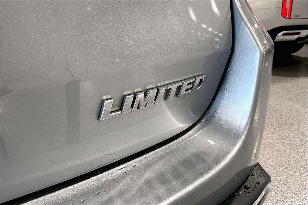 used 2018 Toyota Highlander car, priced at $24,825