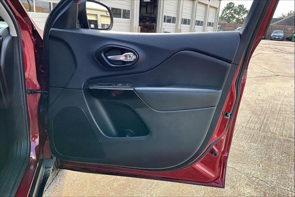 used 2021 Jeep Cherokee car, priced at $18,789