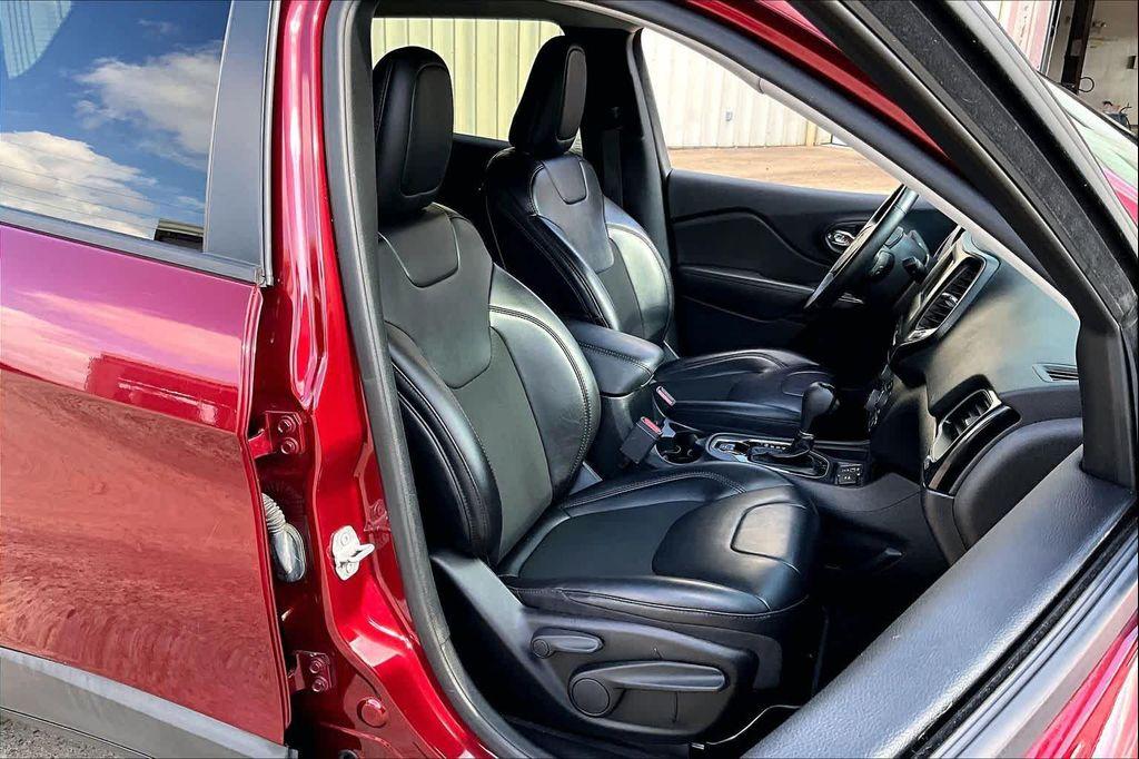 used 2021 Jeep Cherokee car, priced at $18,789