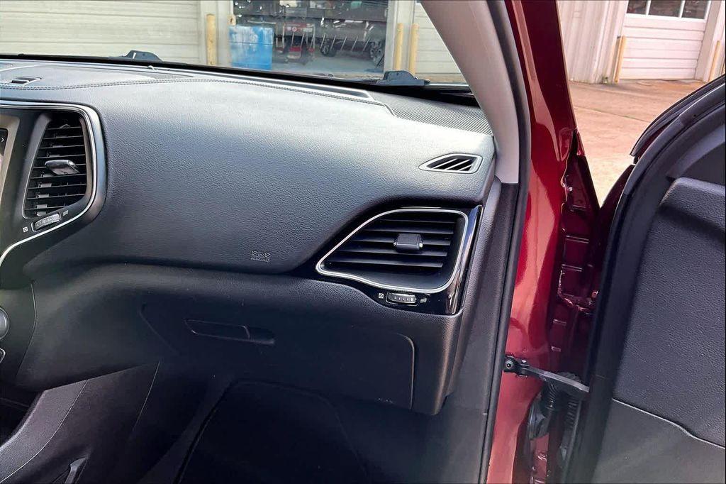 used 2021 Jeep Cherokee car, priced at $18,789