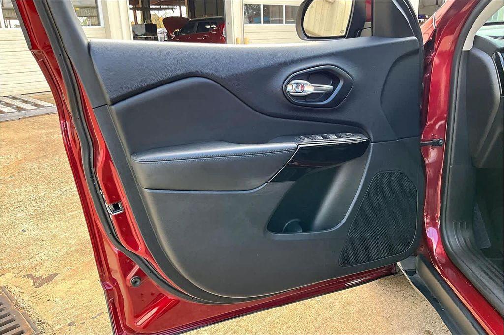 used 2021 Jeep Cherokee car, priced at $18,789