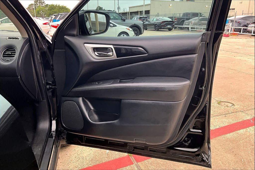 used 2020 Nissan Pathfinder car, priced at $15,125