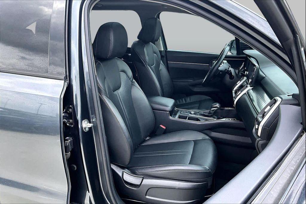 used 2023 Kia Sorento car, priced at $26,625