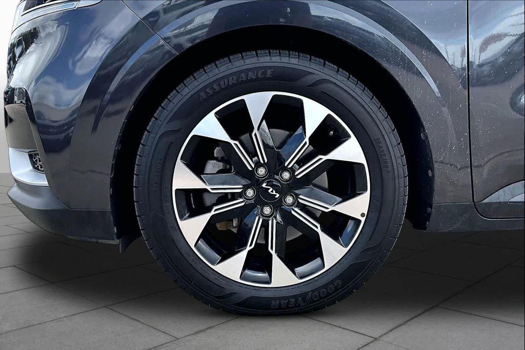 used 2024 Kia Carnival car, priced at $30,325