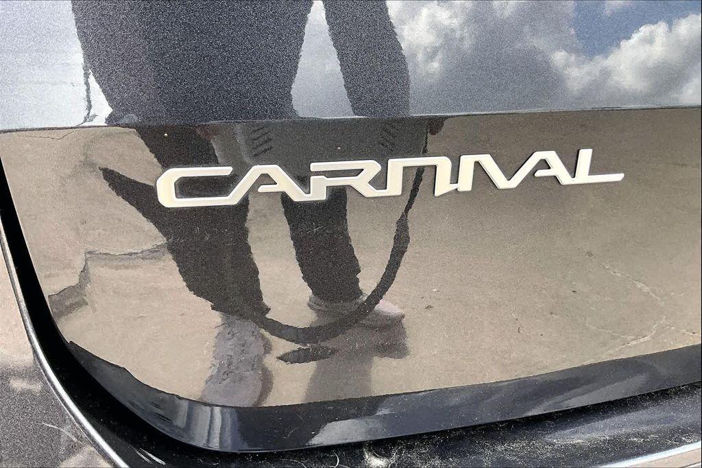 used 2024 Kia Carnival car, priced at $30,325