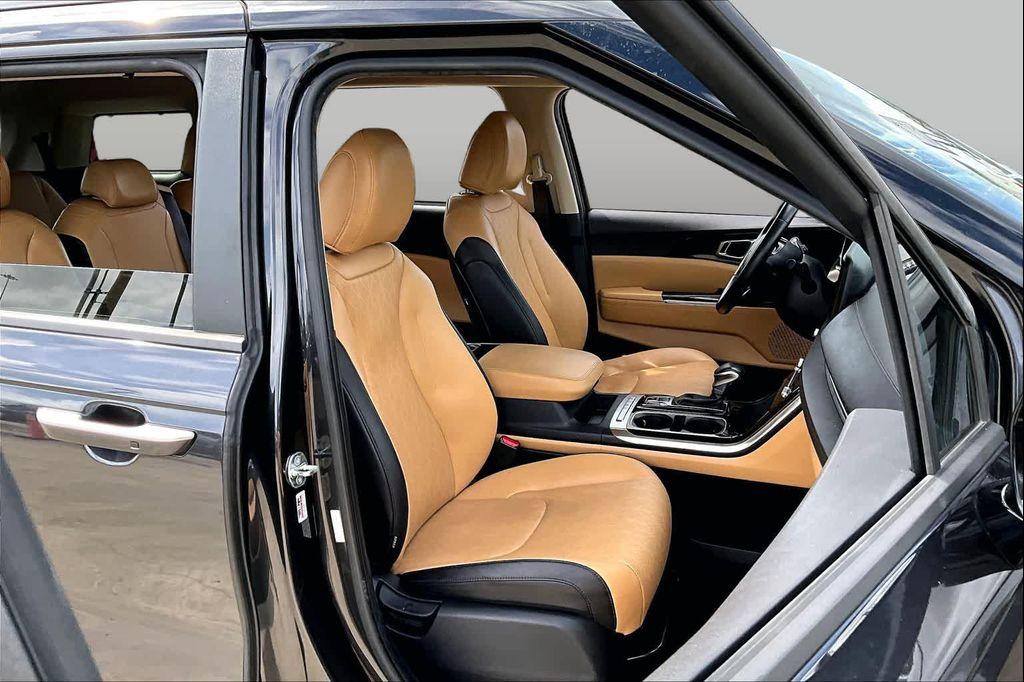 used 2024 Kia Carnival car, priced at $30,325