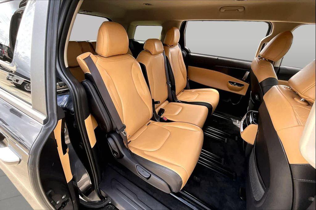 used 2024 Kia Carnival car, priced at $30,325