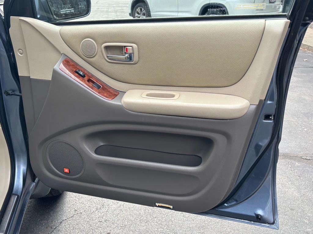 used 2006 Toyota Highlander car, priced at $11,990