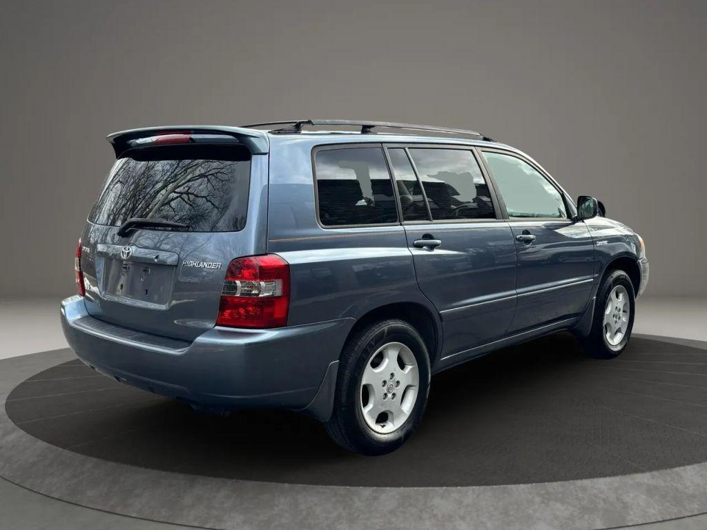 used 2006 Toyota Highlander car, priced at $11,990