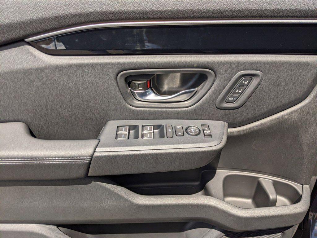 new 2025 Honda Pilot car, priced at $50,180