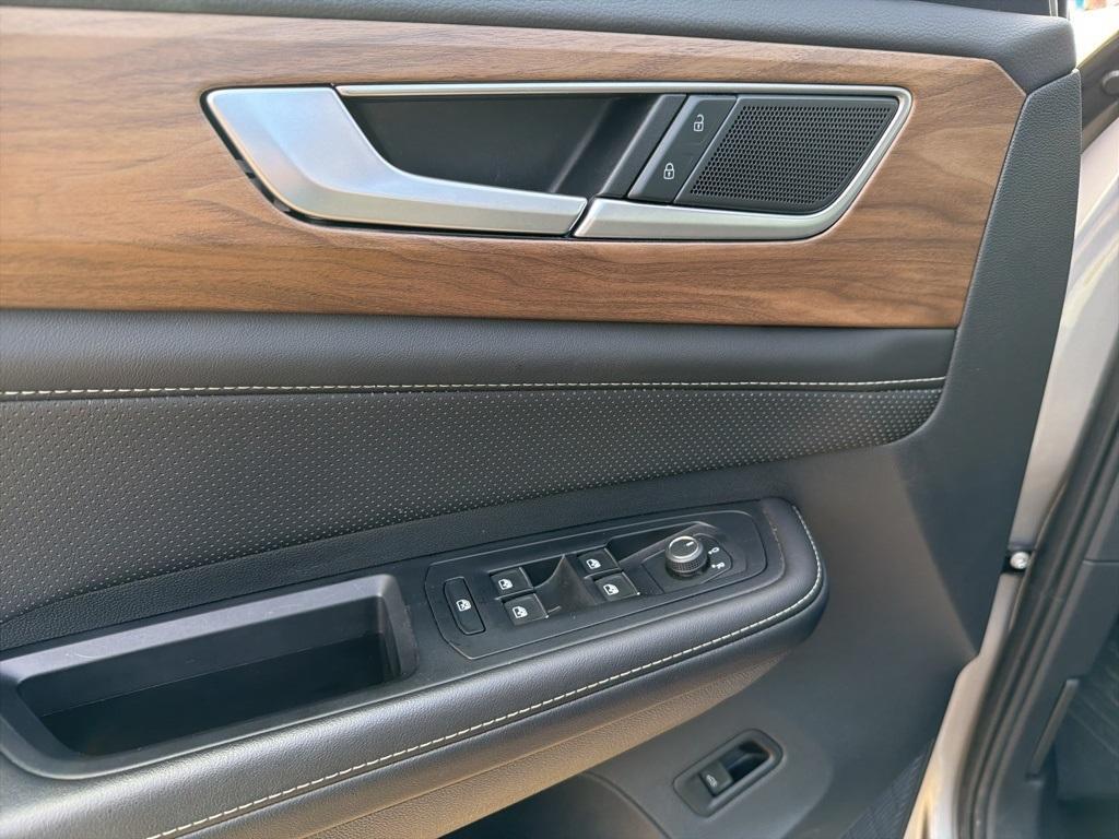 used 2025 Volkswagen Atlas car, priced at $31,000