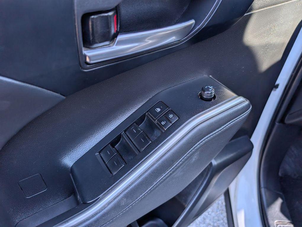 used 2022 Toyota Highlander car, priced at $29,996