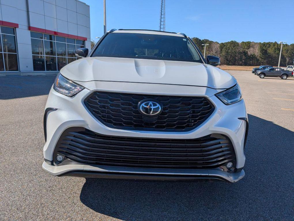 used 2022 Toyota Highlander car, priced at $29,996