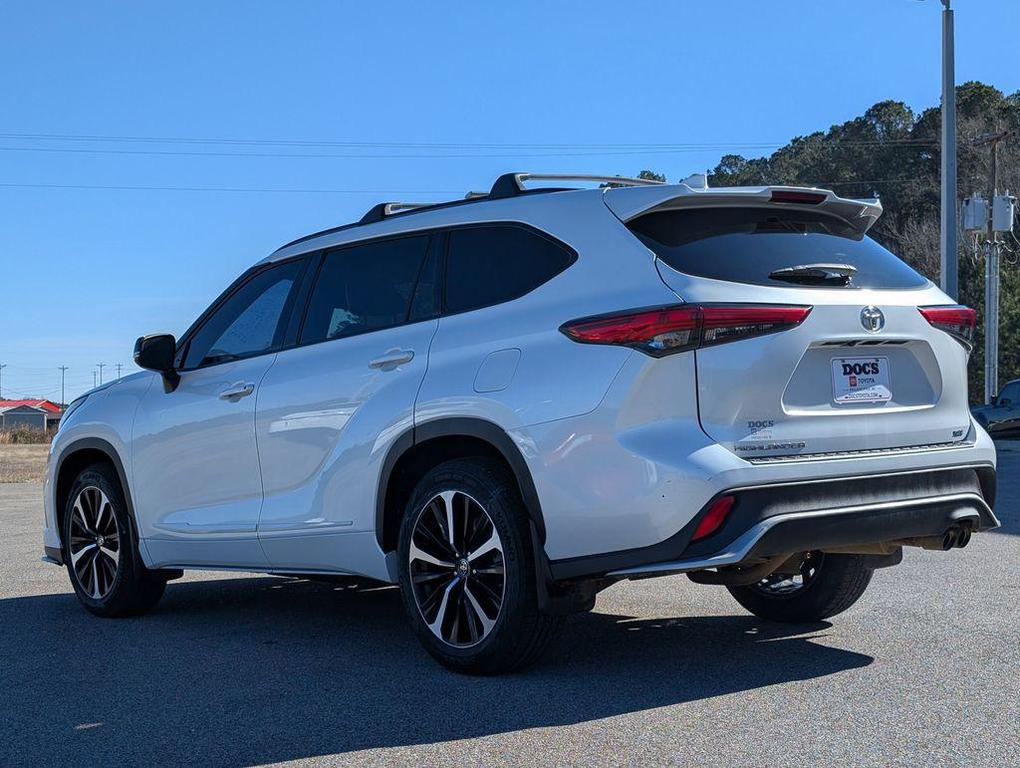 used 2022 Toyota Highlander car, priced at $29,996