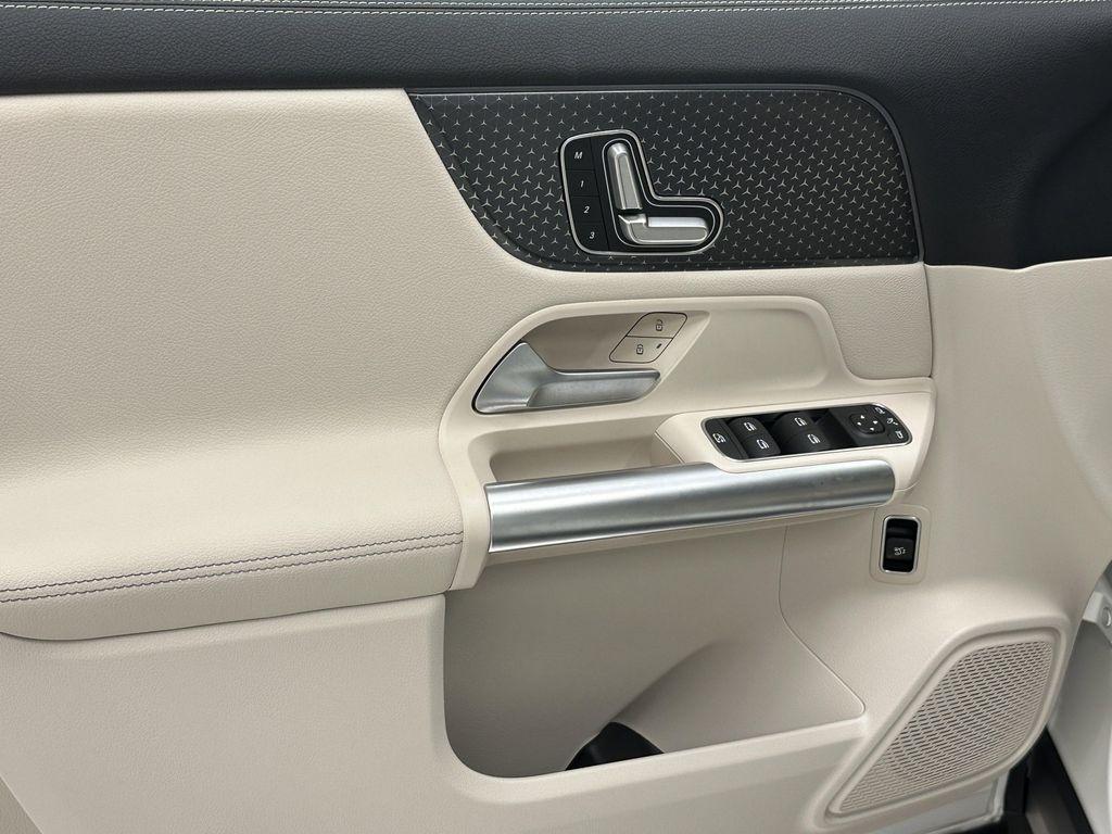 used 2025 Mercedes-Benz GLA 250 car, priced at $39,999