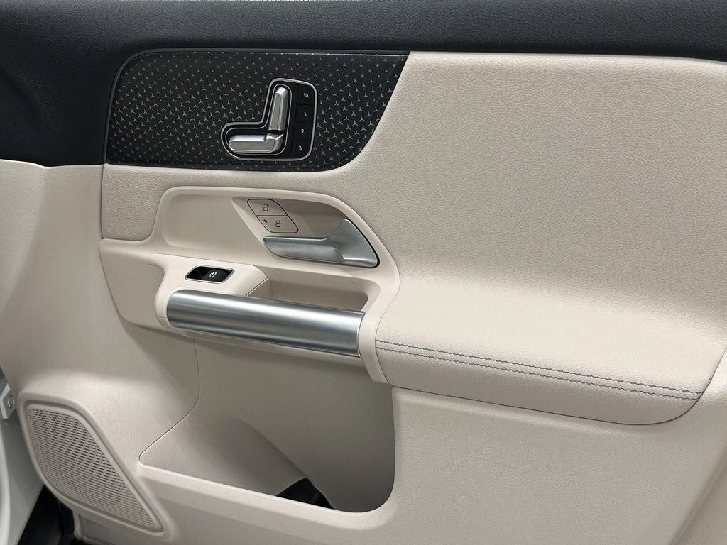 used 2025 Mercedes-Benz GLA 250 car, priced at $39,999