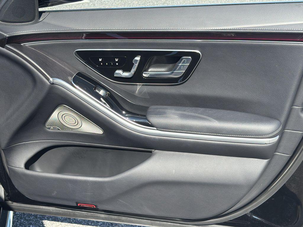 Mercedes-Benz S-Class view 16