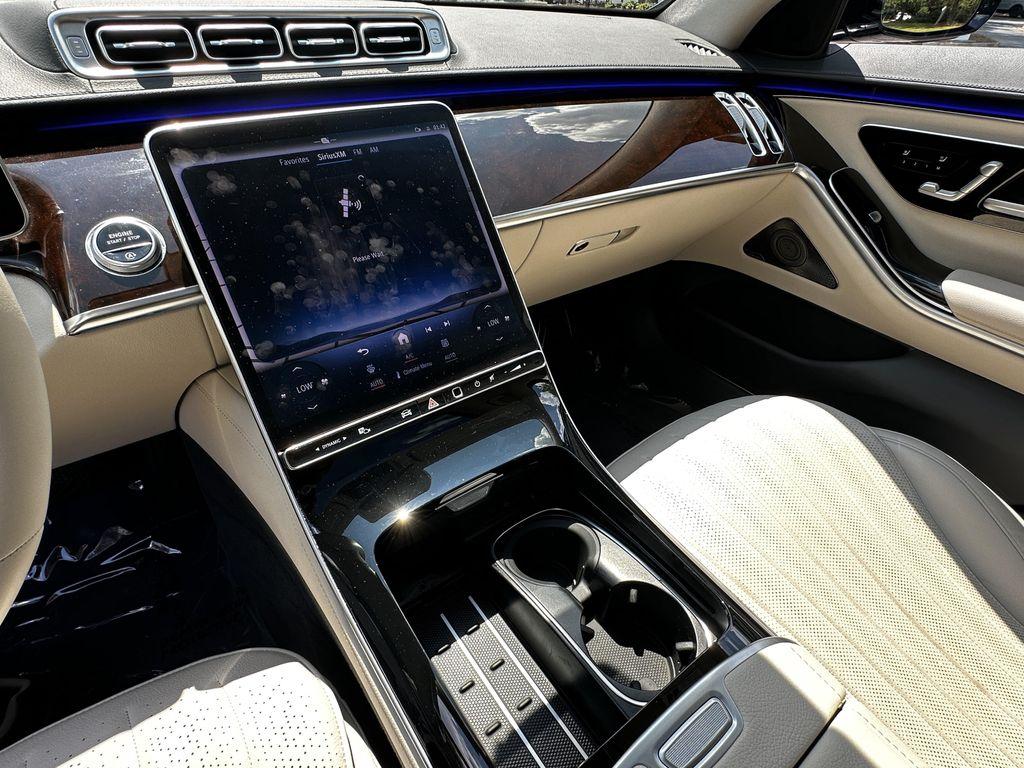 Mercedes-Benz S-Class view 29